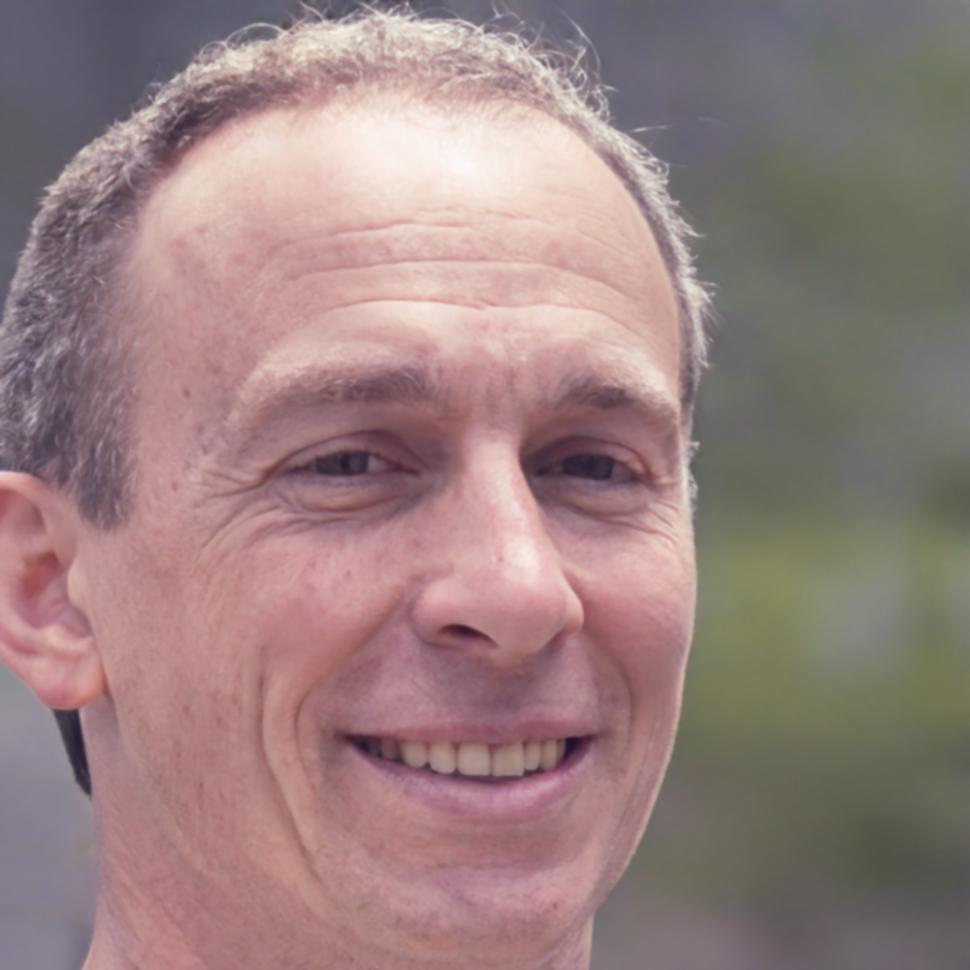 Portrait de Julien Favier, formateur en analyse financière